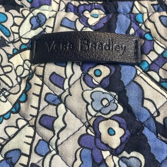 Elegant Blue Tote Bag with Spacious Interior and Durable Material - Picture 2 of 10